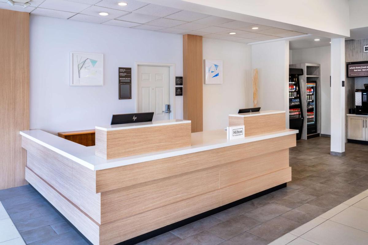Hilton Garden Inn Bakersfield - Housity