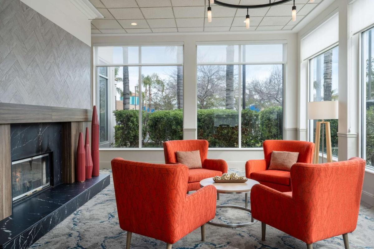 Hilton Garden Inn Bakersfield - Housity