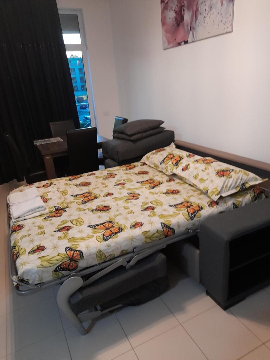 Apolonia Cata si Miha - Housity