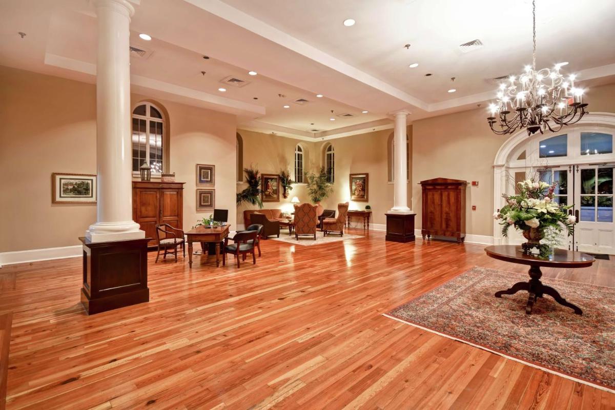 Embassy Suites Charleston - Historic District - Housity