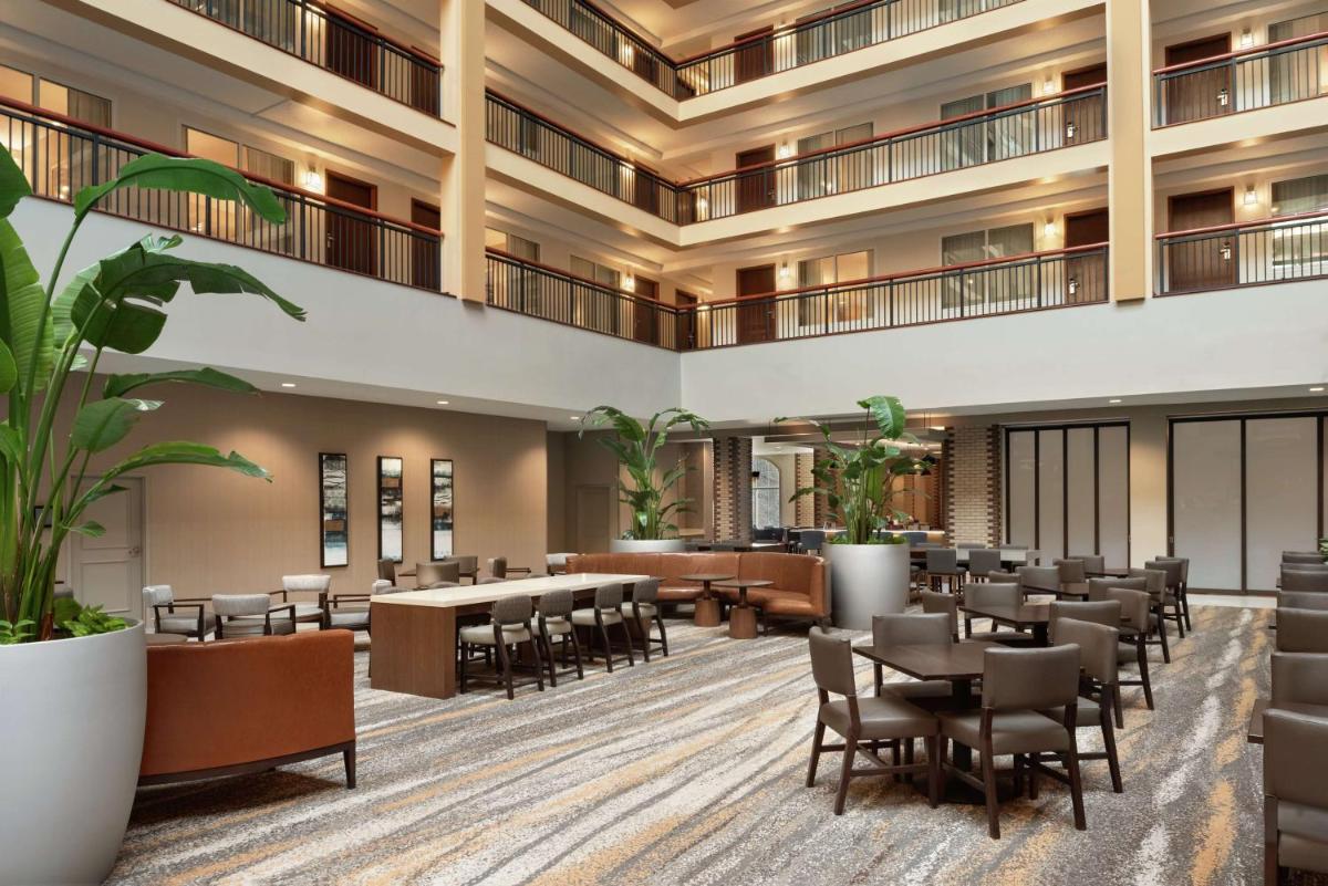 Embassy Suites by Hilton Cleveland Rockside - Housity