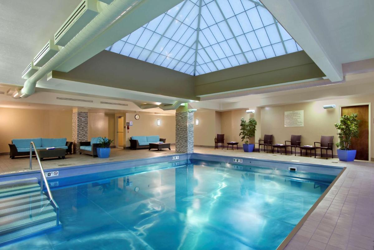 Hampton Inn & Suites Columbus-Downtown, Ohio - Housity