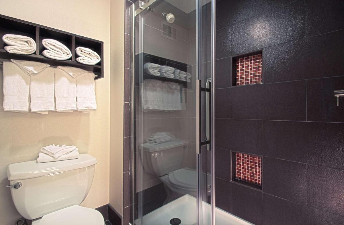 Hampton Inn & Suites Columbus-Downtown, Ohio - Housity