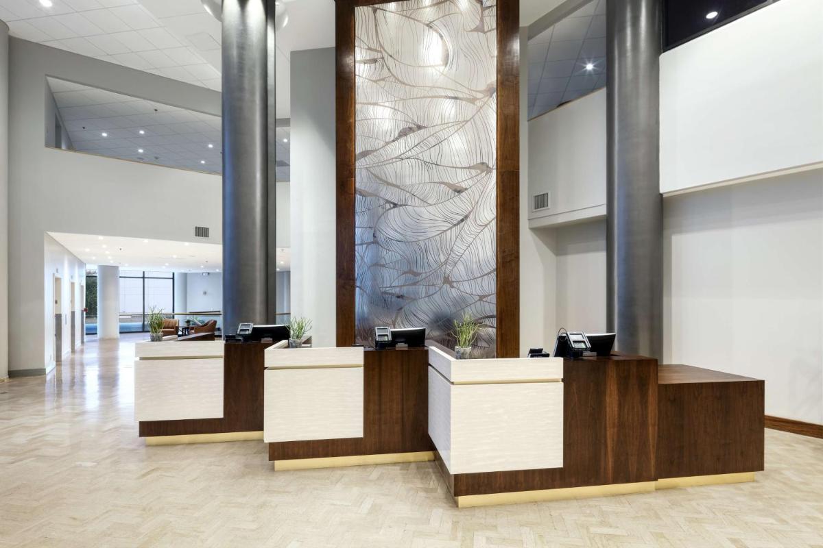 DoubleTree by Hilton Dallas Near the Galleria - Housity