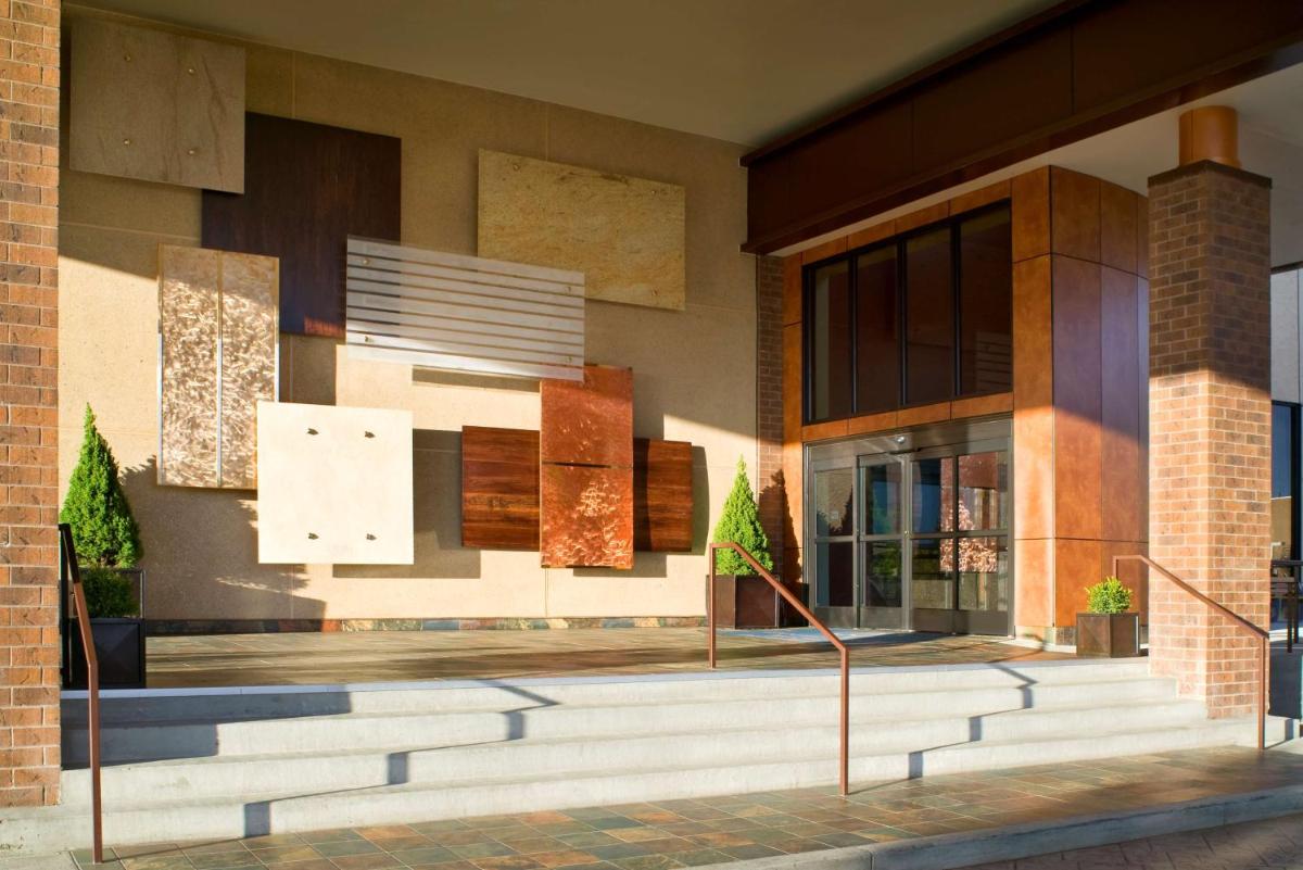 DoubleTree by Hilton Denver Tech - Housity