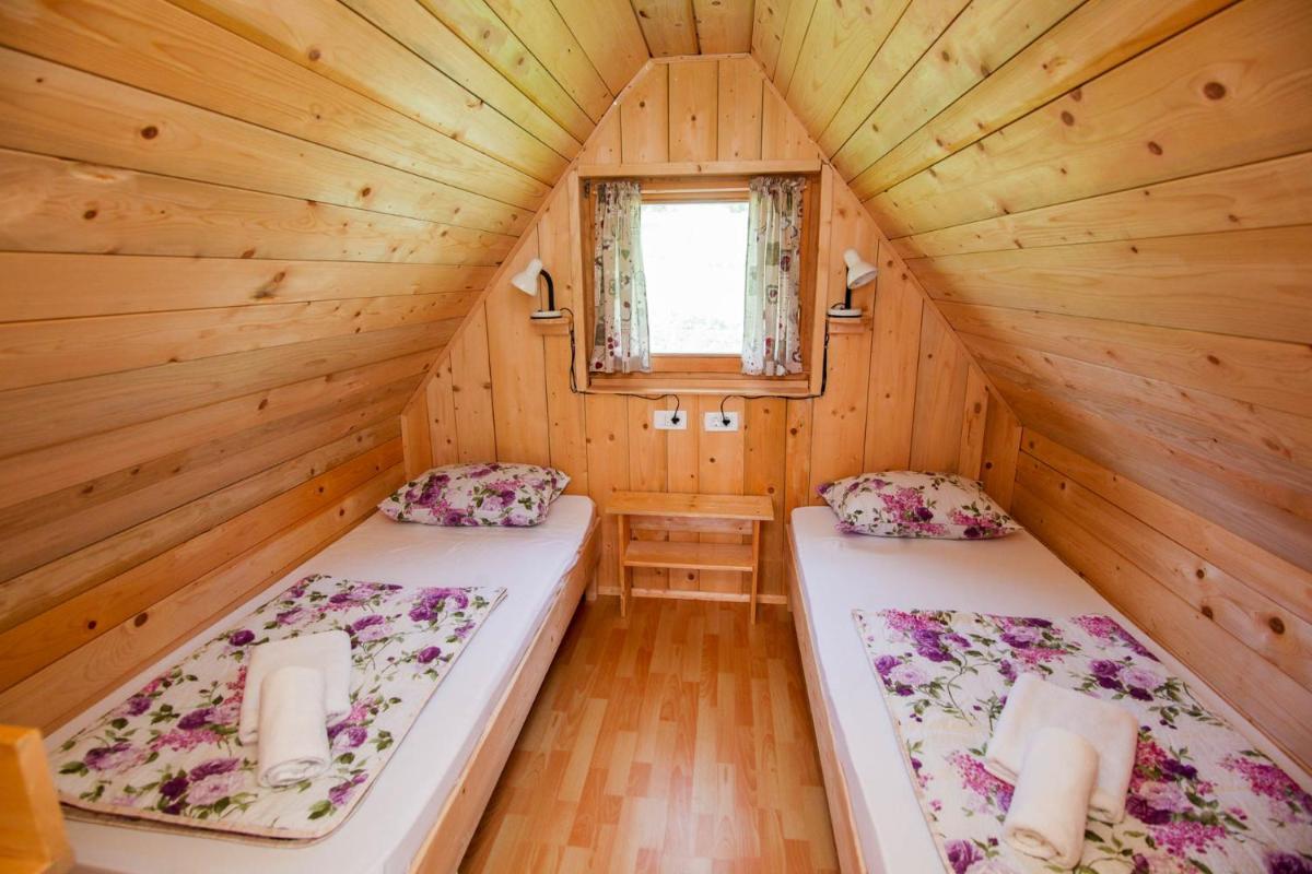 Apartmaji Pri Kozmavo - Little House - Housity