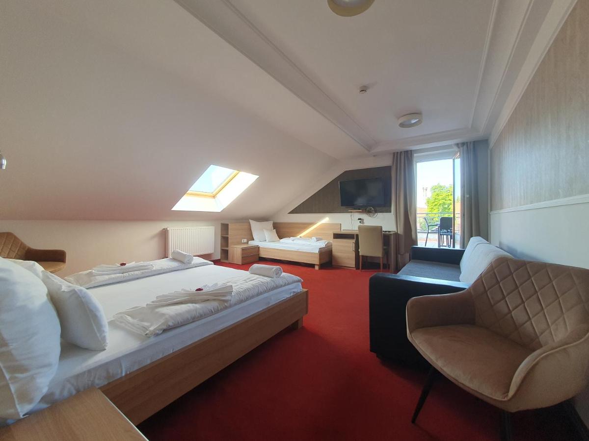 Corvina Hotel-Restaurant - Housity