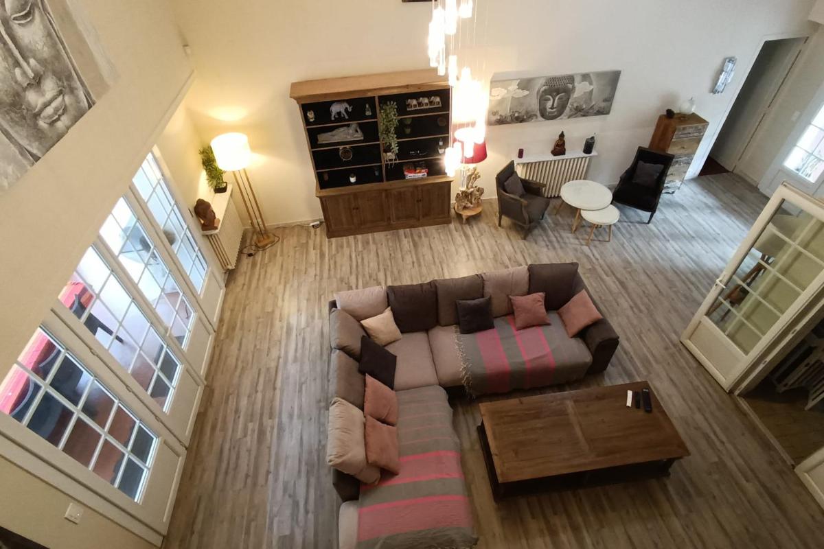 200 M With Terrace And Pool - Housity