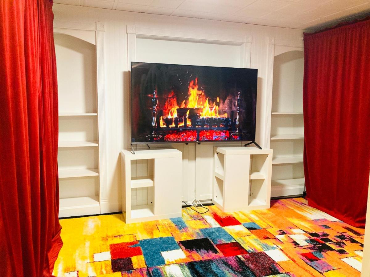 Big Bedroom on Lower Level, 65 inch TV, Netflix, Desk, Dining Table, Framingham Center - Housity