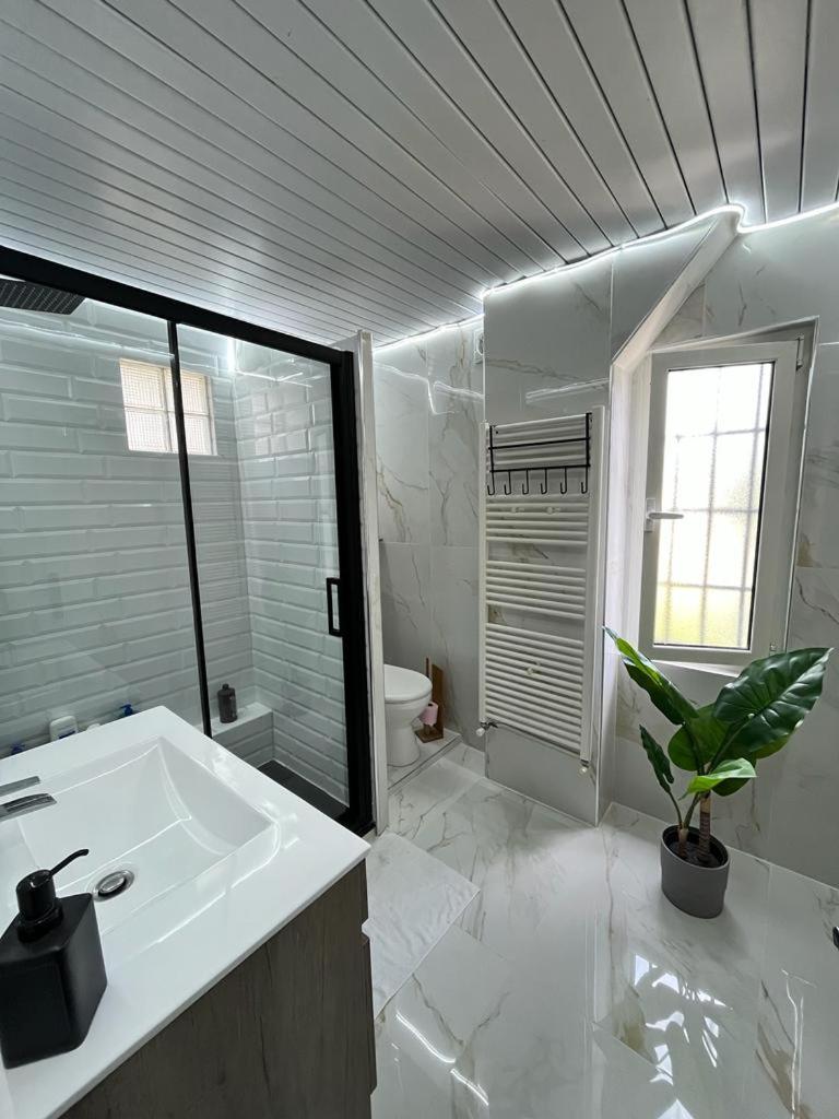 Suitetrails - Romantic villa in the south of France with a private garden , pool and a terrace