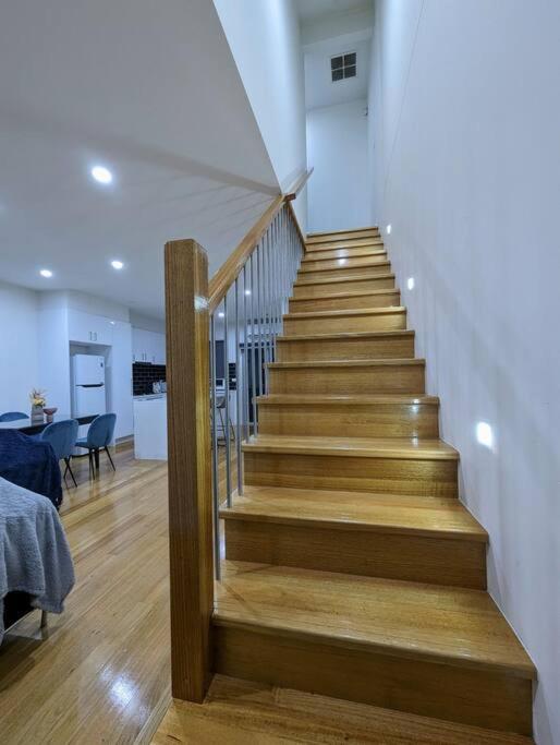 2BR house close 2 melb airport - Housity