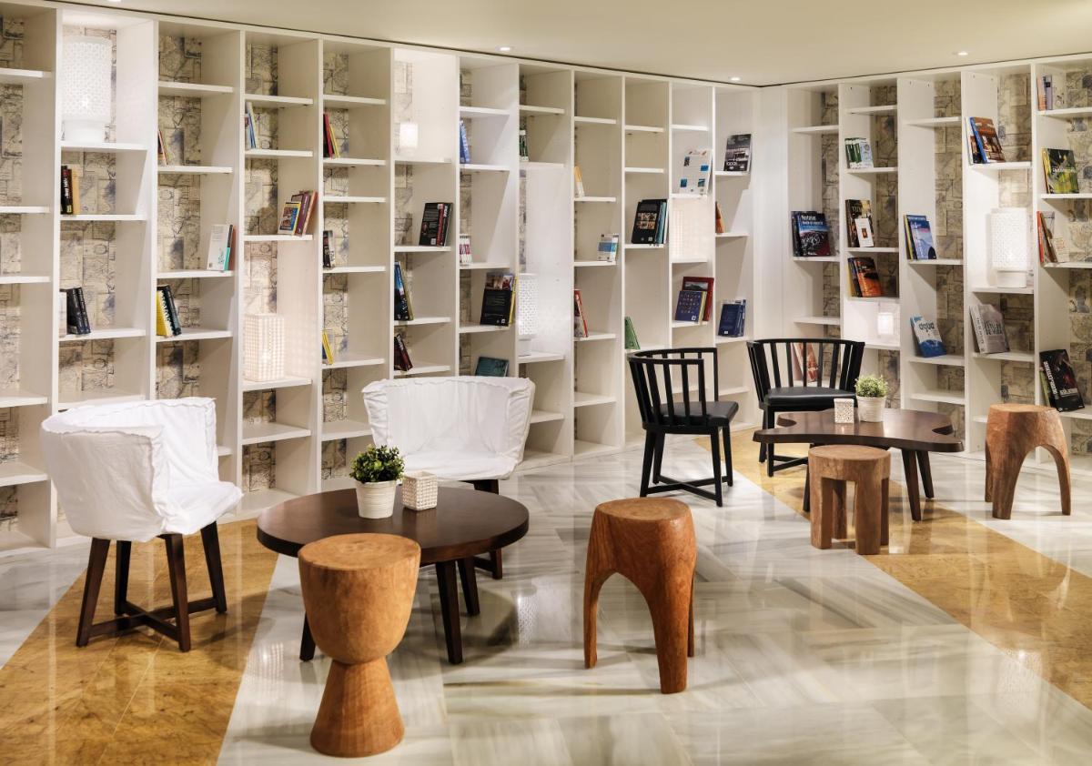 Zona de estar de Boutique Hotel H10 Blue Mar - Adults Only