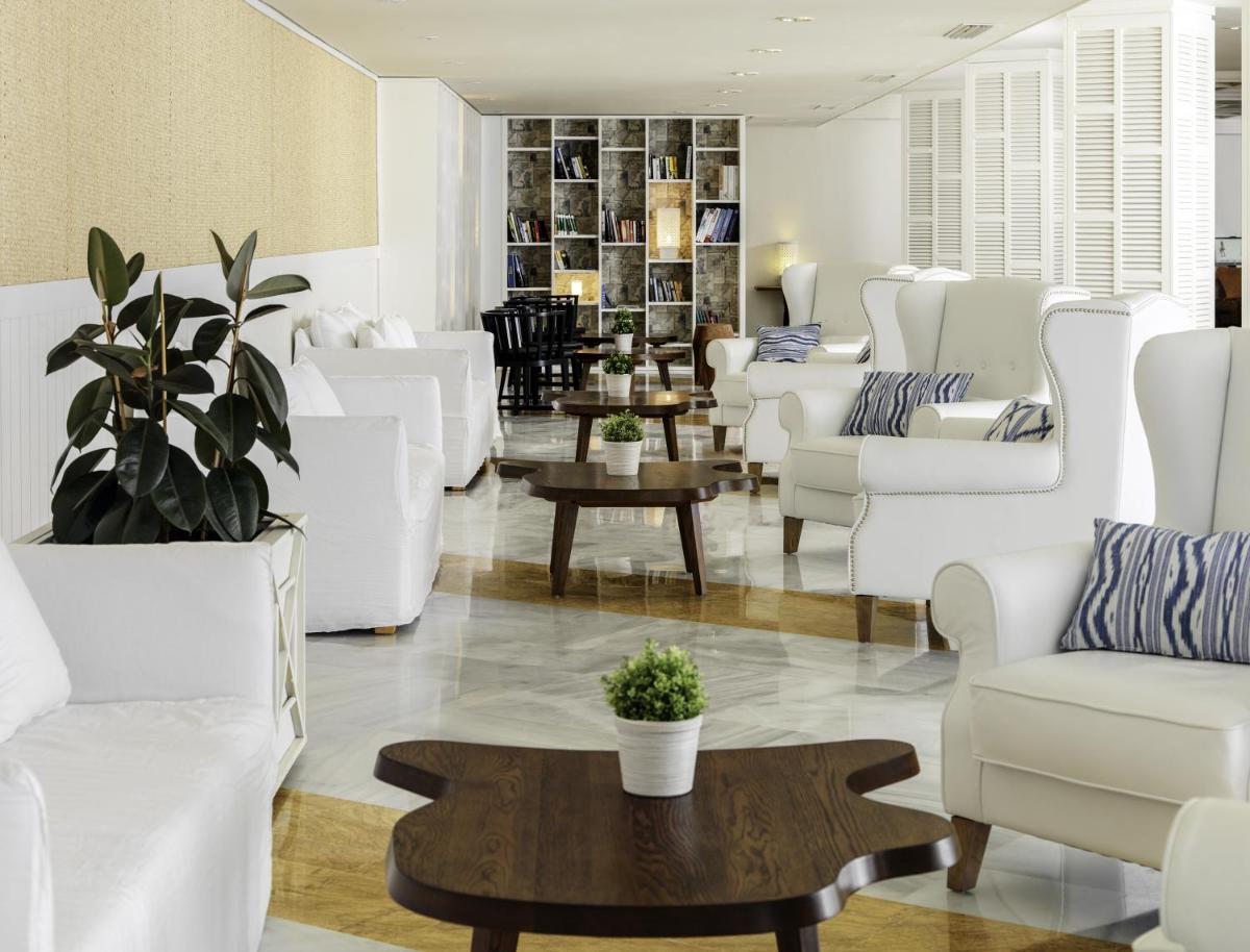 Zona de estar de Boutique Hotel H10 Blue Mar - Adults Only