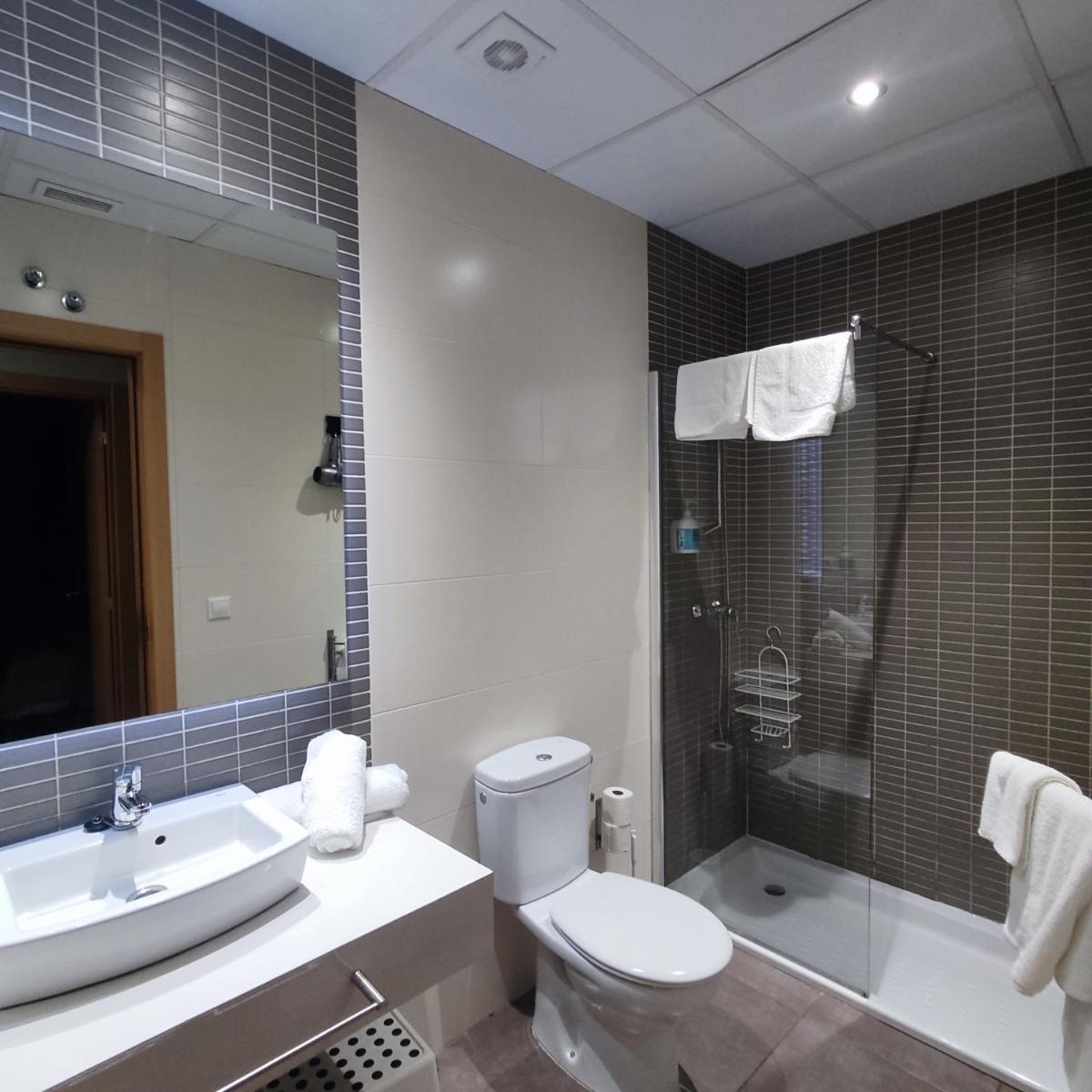 Aparthotel Meseguer - Housity