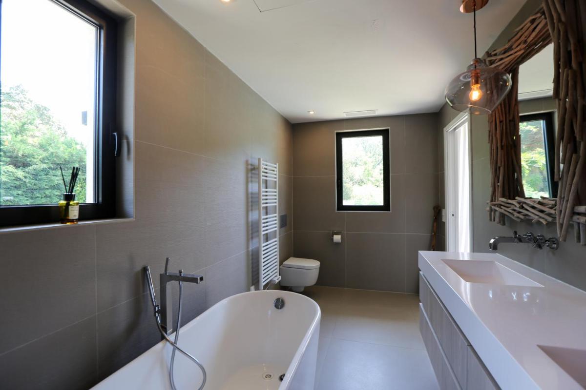 Beautiful villa Gigaro St Tropez 9 people - Housity