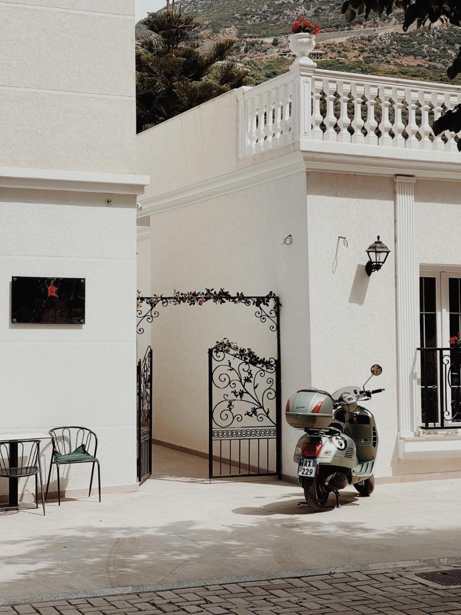 Ruby Palace - Housity