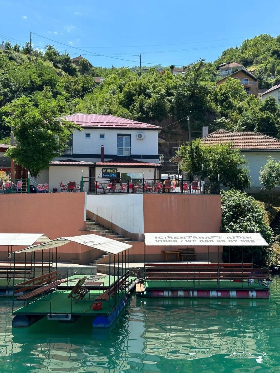 Lakeside Luxury Apartments - Housity