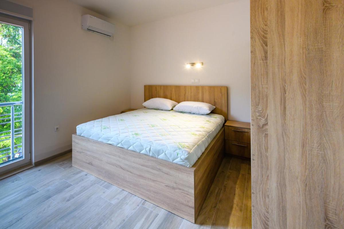 Lakeside Luxury Apartments - Housity