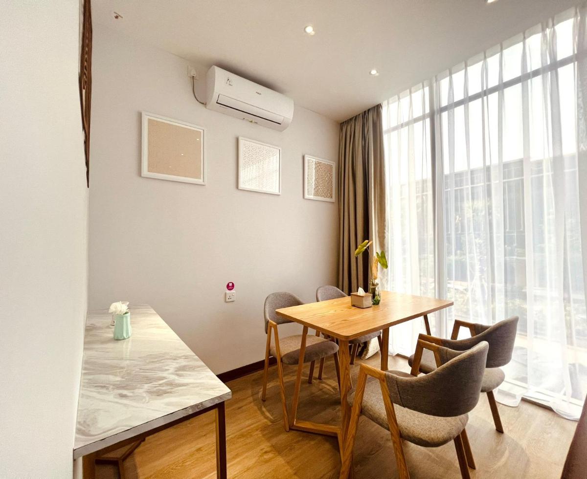 oxy suites 1-01 at Shop House Meisterstadt Pollux Habibie - Housity