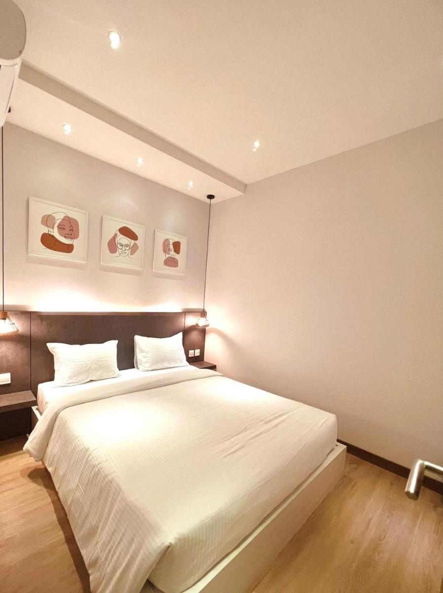 oxy suites 1-01 at Shop House Meisterstadt Pollux Habibie - Housity