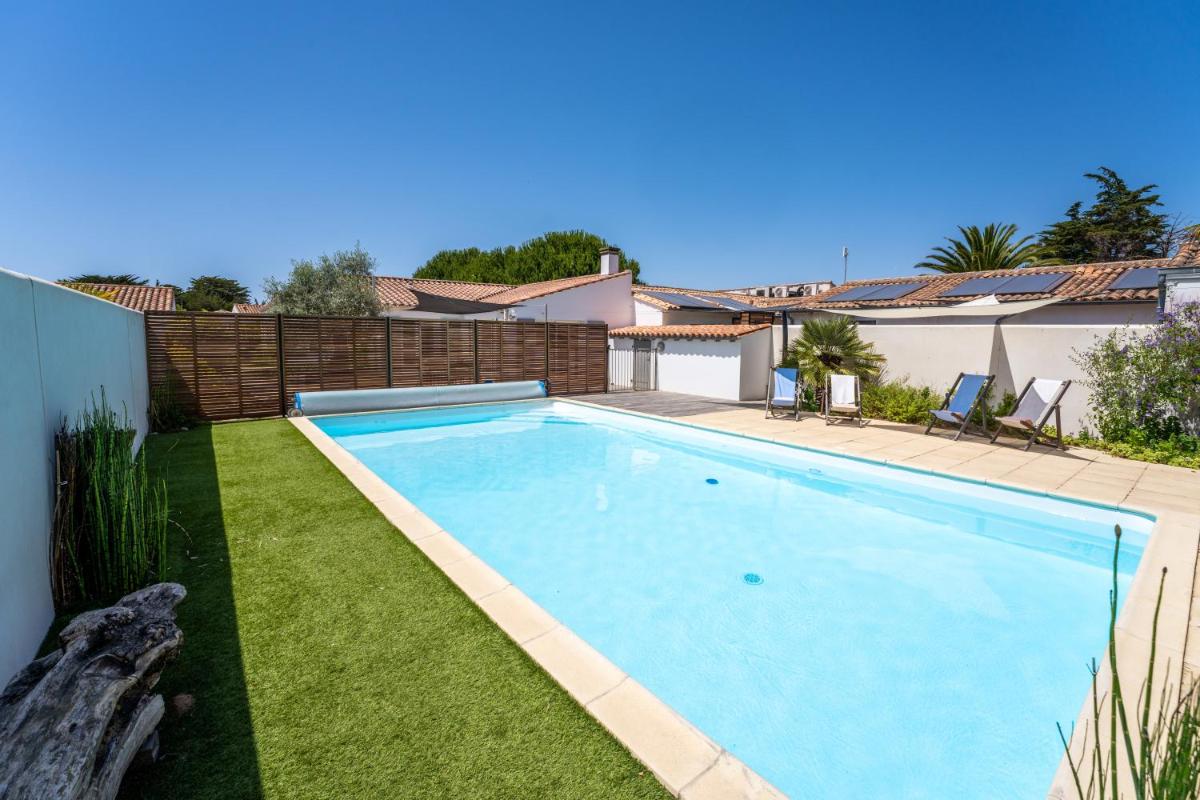 Piscine de l'établissement Hôtel Restaurant & Spa Plaisir ou située à proximité