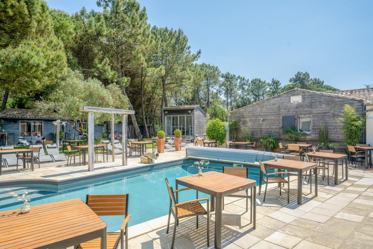Piscine de l'établissement Hôtel Restaurant & Spa Plaisir ou située à proximité