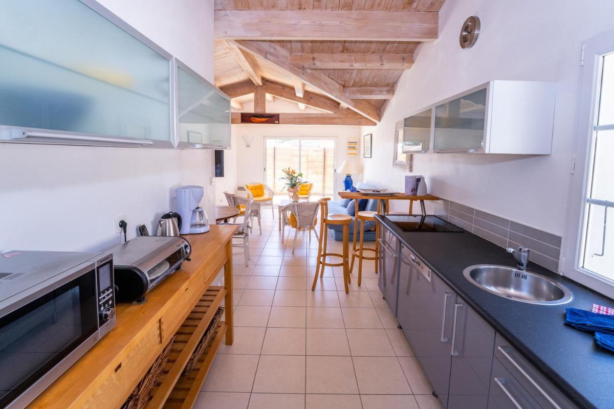 Cuisine ou kitchenette dans l'établissement Hôtel Restaurant & Spa Plaisir