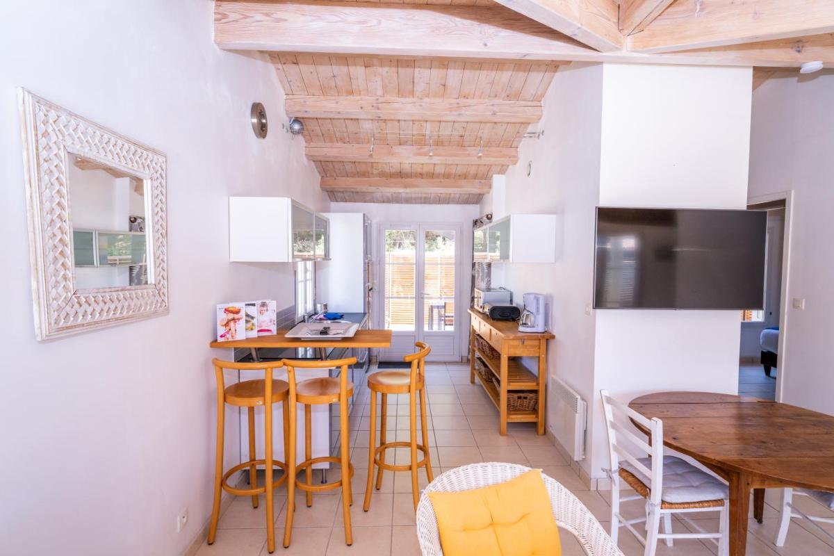 Cuisine ou kitchenette dans l'établissement Hôtel Restaurant & Spa Plaisir