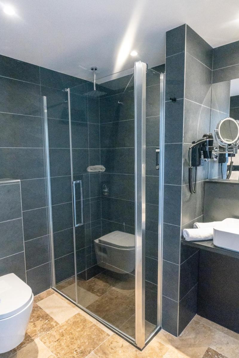 Salle de bains dans l'établissement Hôtel Restaurant & Spa Plaisir