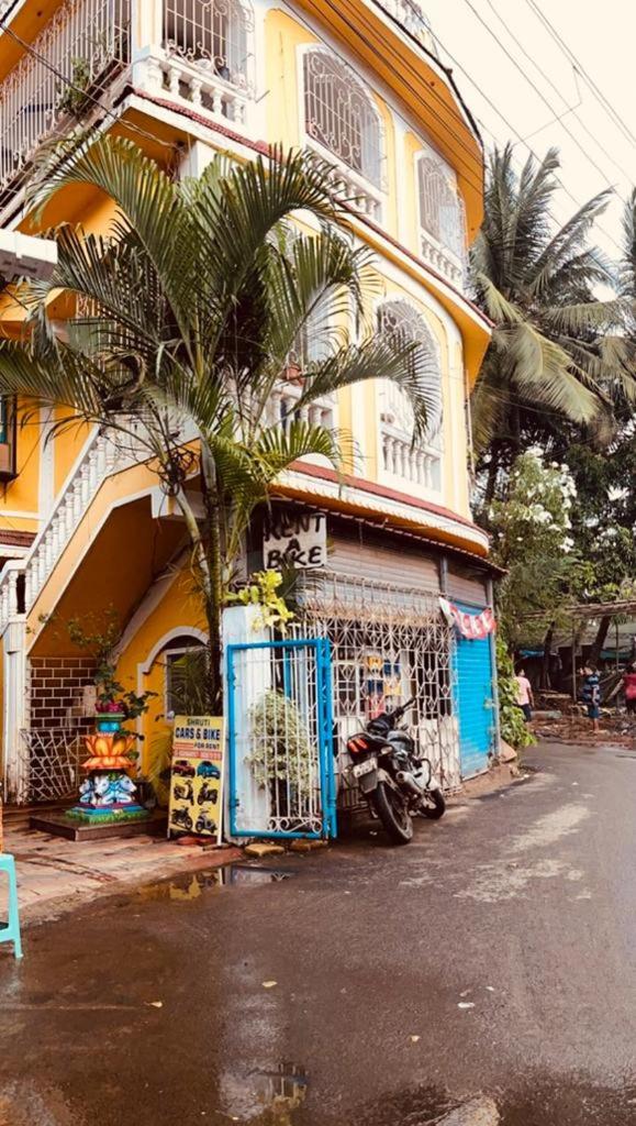 Small Daddy Baga Beach - Housity