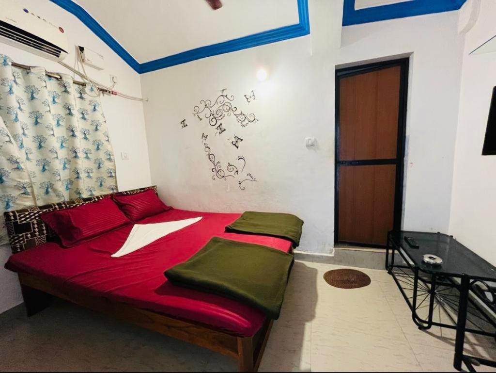 Small Daddy Baga Beach - Housity