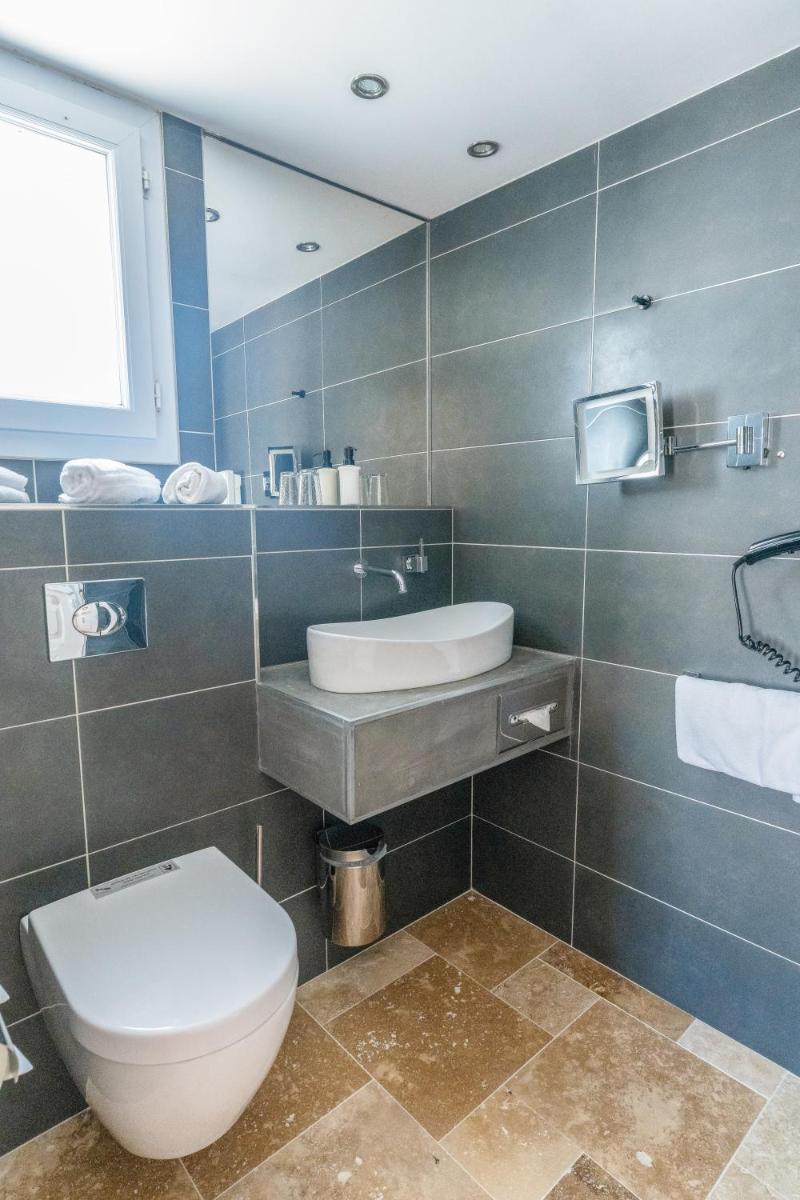 Salle de bains dans l'établissement Hôtel Restaurant & Spa Plaisir