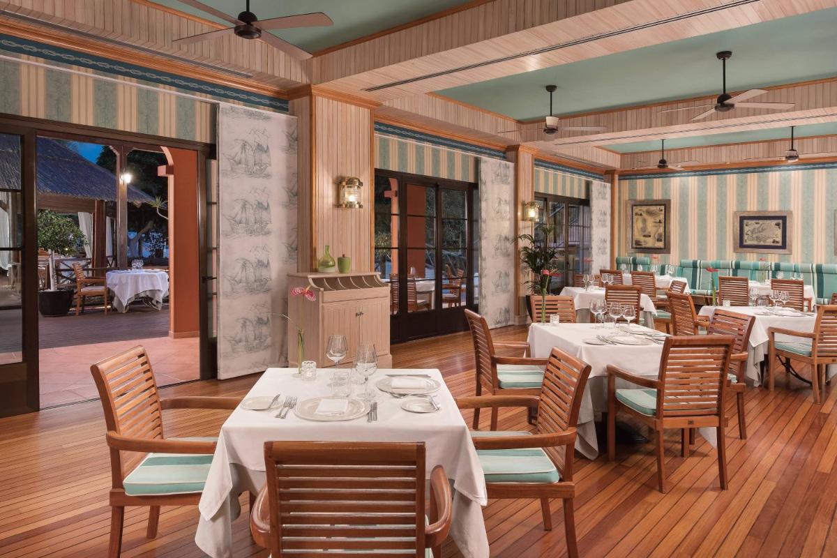 Un restaurante o sitio para comer en Sheraton Fuerteventura Golf & Spa Resort
