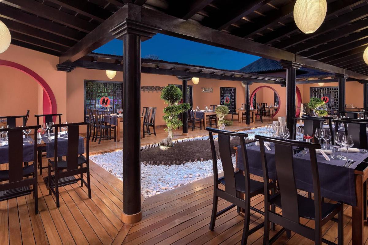 Un restaurante o sitio para comer en Sheraton Fuerteventura Golf & Spa Resort