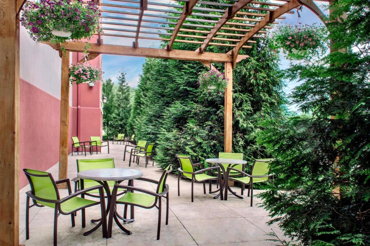 SpringHill Suites Long Island Brookhaven - Housity