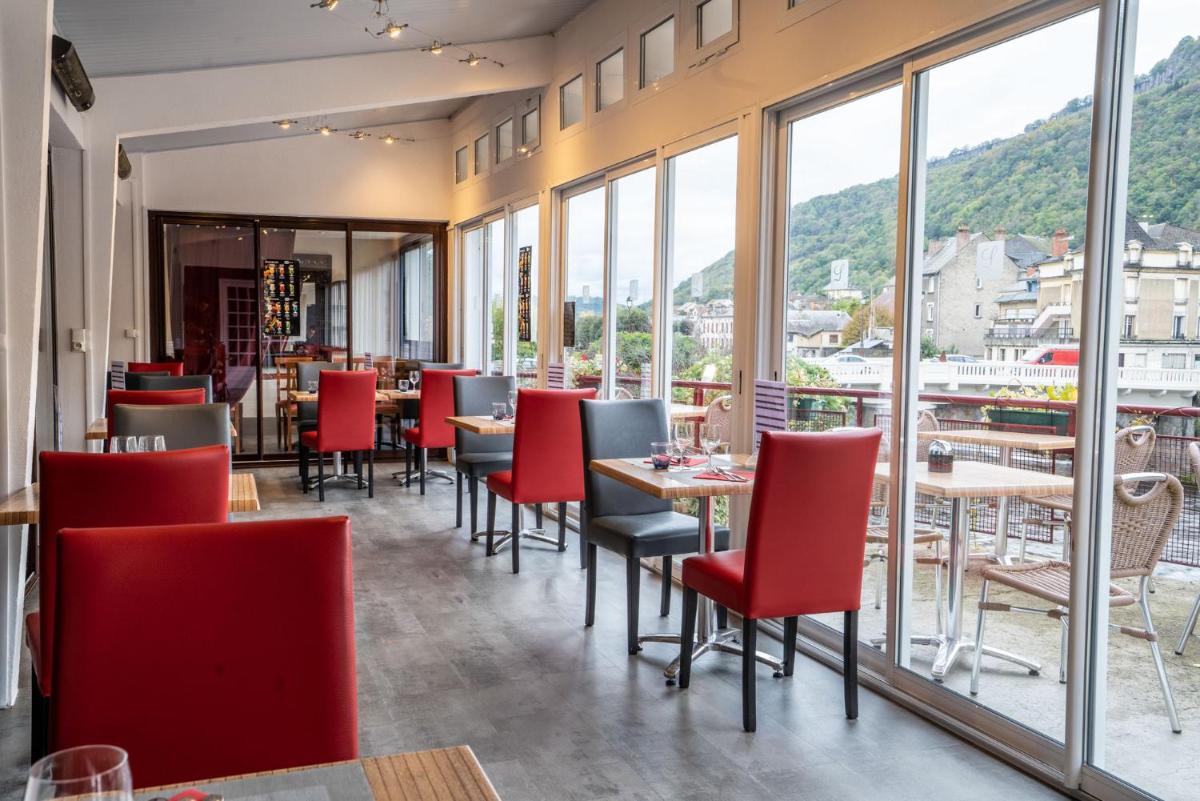 Vue générale sur la montagne ou vue sur la montagne depuis l'hôtel