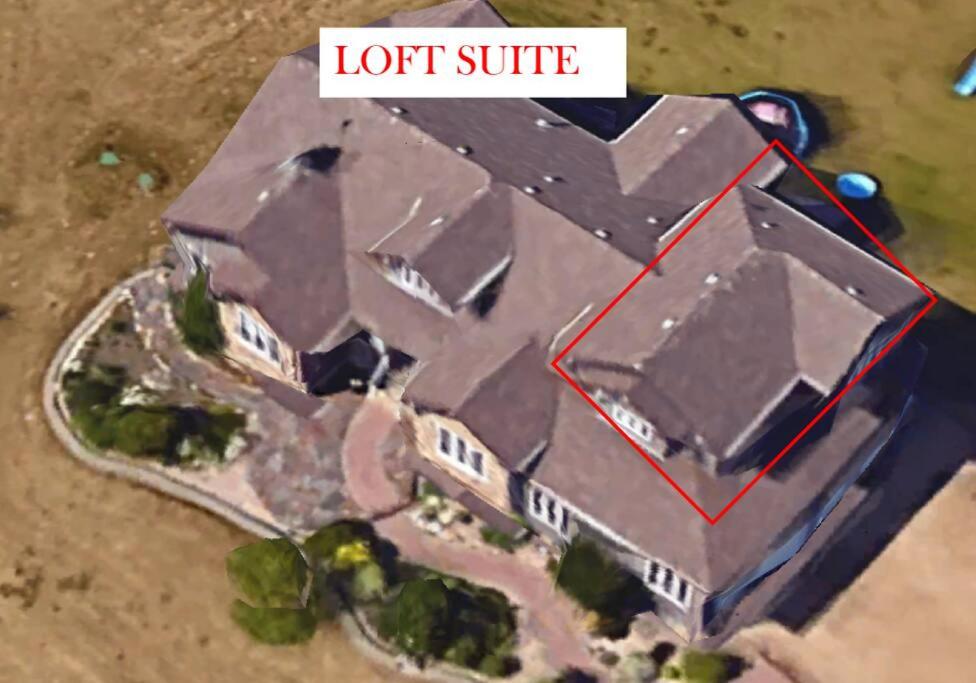 Dragonfly Inn Loft & Walkout Suites - Housity