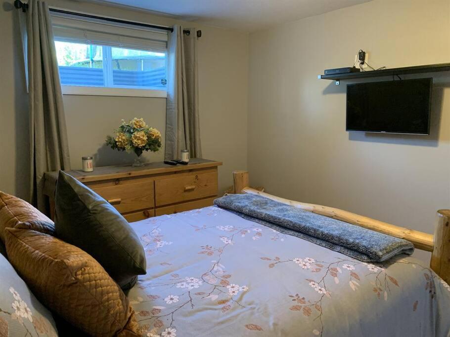 Dragonfly Inn Loft & Walkout Suites - Housity