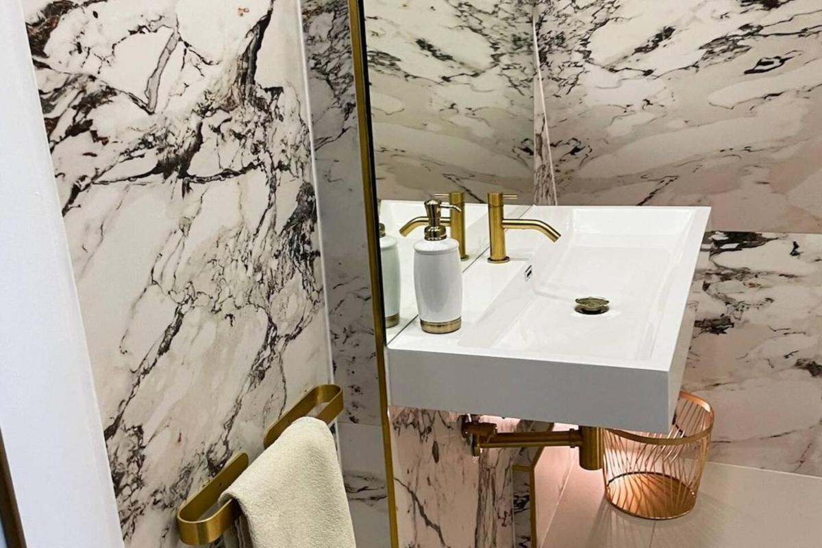 Kamin und Fußbodenheizung, Luxrem Apartments best in Homeoffice - Housity