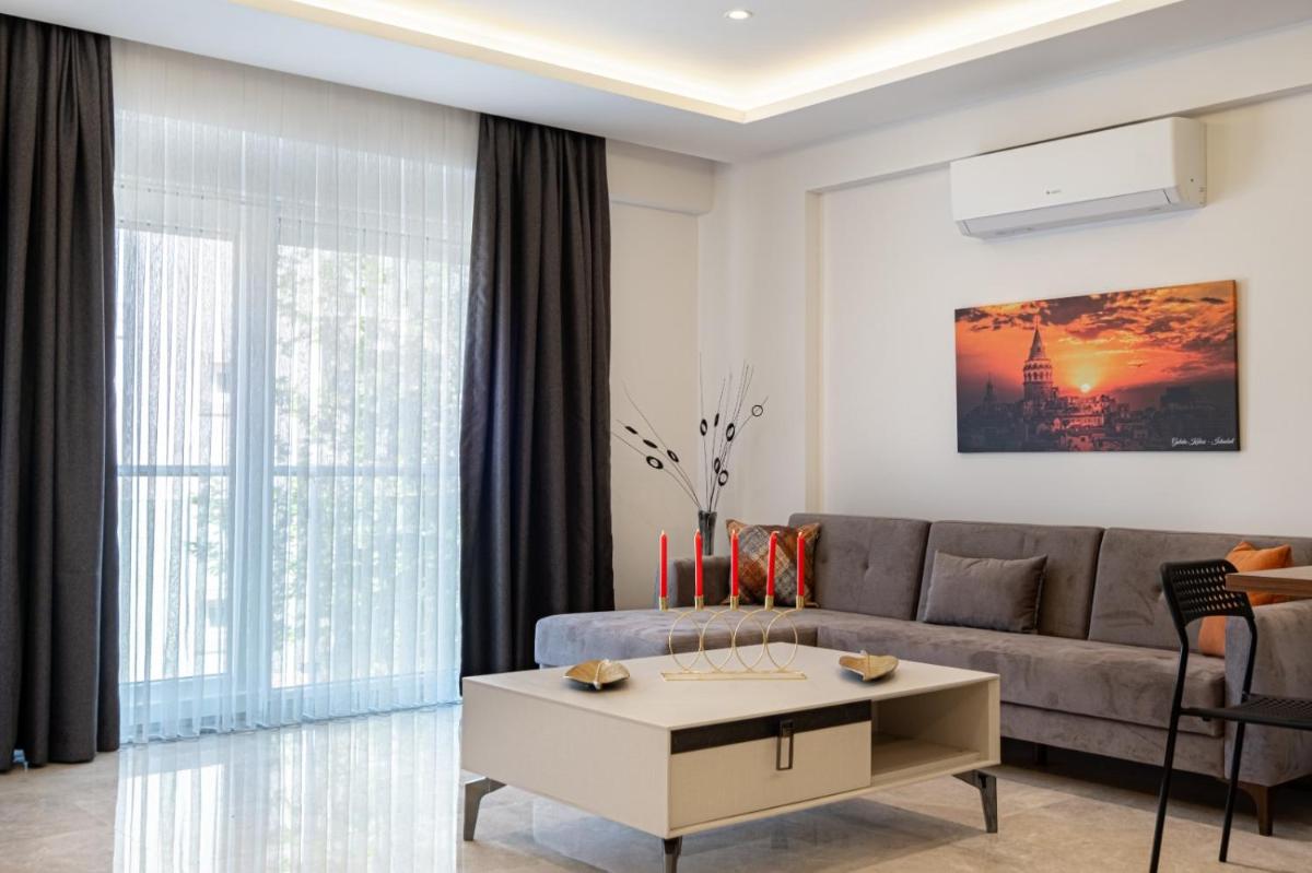 Belek Deluxe Suit - Housity