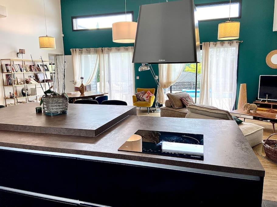 Villa Bois Piscine Bordeaux - Housity