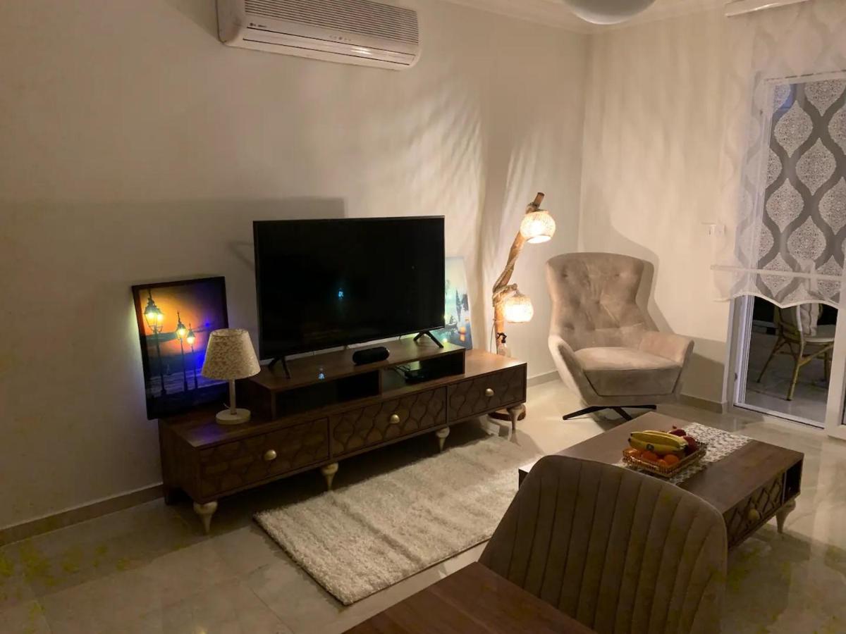 Four Seasons. Ilicia. Side - Housity