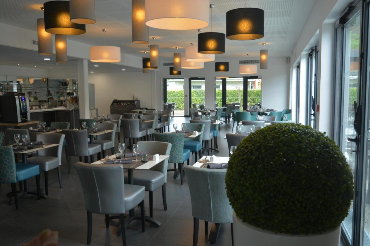 Restaurant ou autre lieu de restauration dans l'établissement Logis Hotel Restaurant & SPA Au Comte d'Ornon