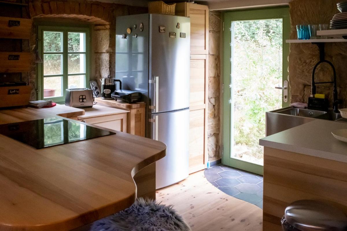 ENJOY Cozy Romance Hills Forest Gardens Views Sauna Whirlpool Bath - Housity