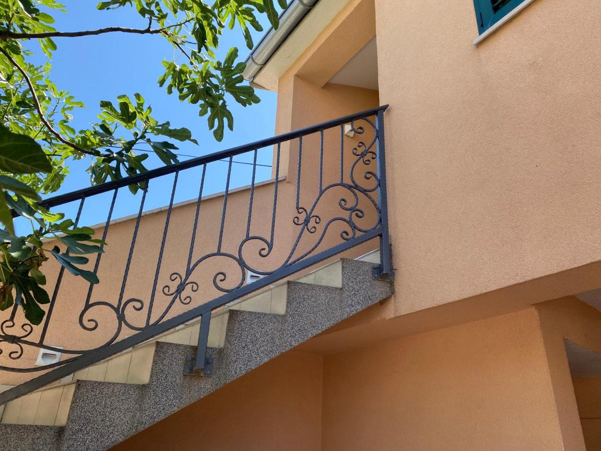 Guest House Lorenta - Housity