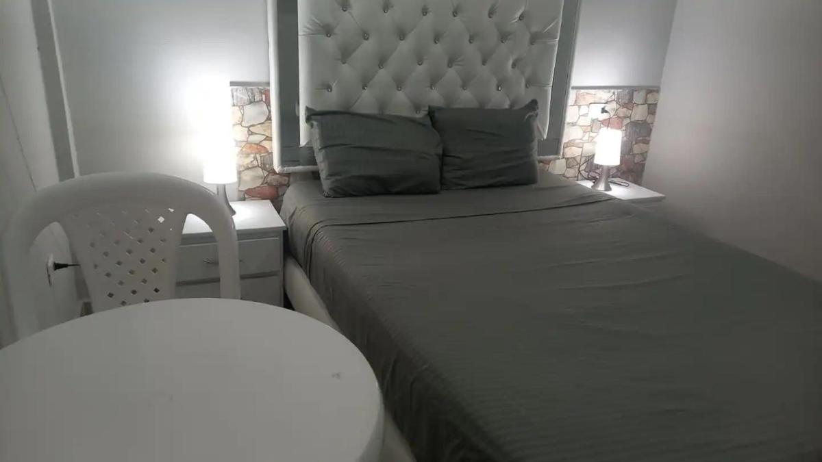 Hotel BM-17 Cerca Al Mar Con Aire Acondicionada y Wifi - Housity