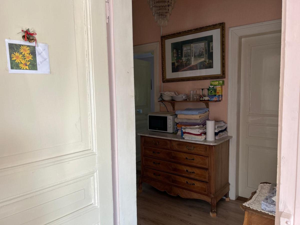 Chambre Arnica lit 140 wifi sdb partagée - Housity