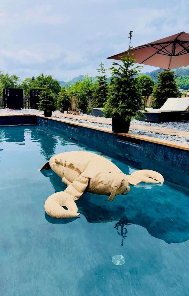 Piscine de l'établissement Hôtel Le Labrador 1971 ou située à proximité