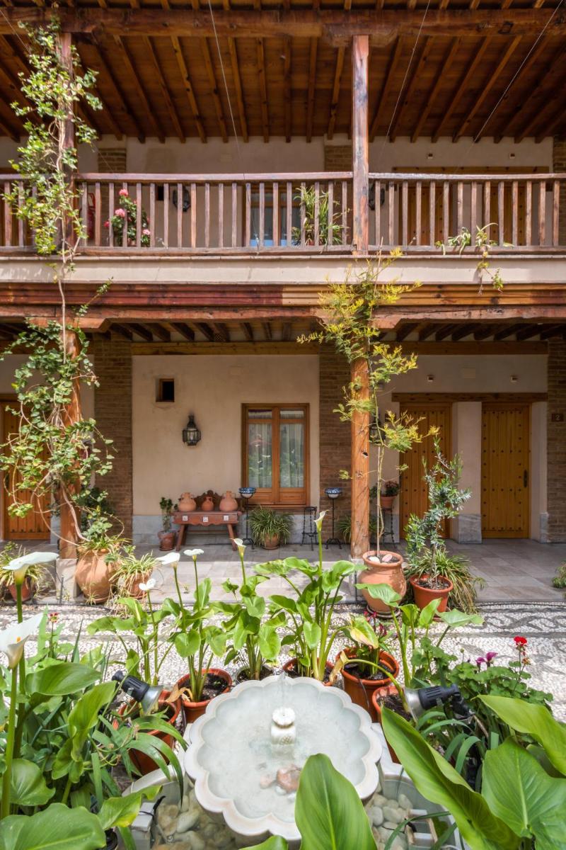 Abadía Hotel - Housity