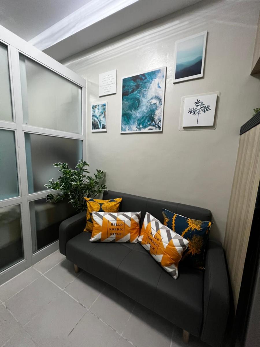 Netflix and Unli WIFI!!! The Elchies Room at Tagaytay Prime Residence - Housity
